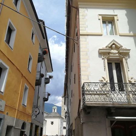 Appartamento Nel Centro Storico Di Aosta Con Vista Sui Ghiacciai Exterior foto
