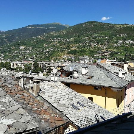 Appartamento Nel Centro Storico Di Aosta Con Vista Sui Ghiacciai Exterior foto