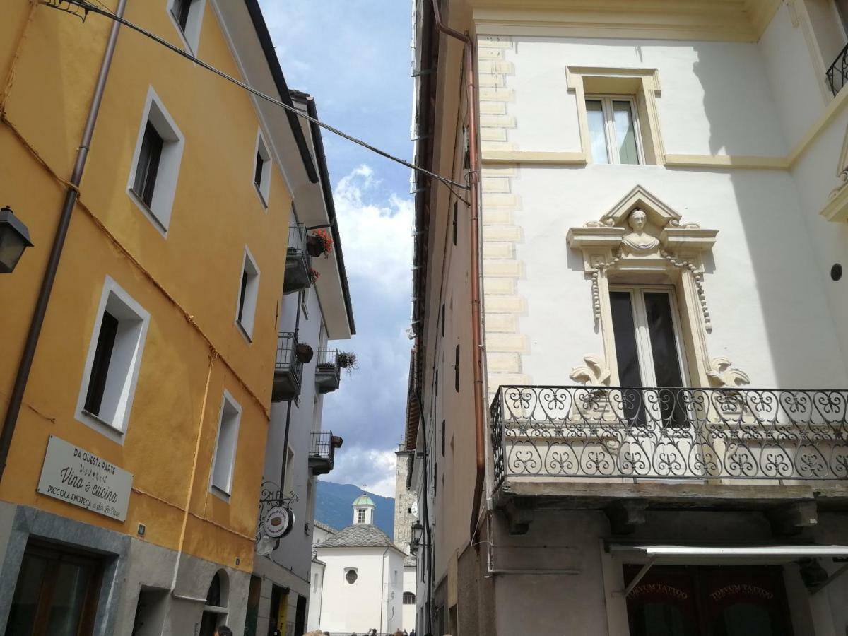 Appartamento Nel Centro Storico Di Aosta Con Vista Sui Ghiacciai Exterior foto