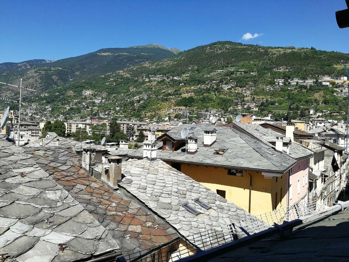 Appartamento Nel Centro Storico Di Aosta Con Vista Sui Ghiacciai Exterior foto