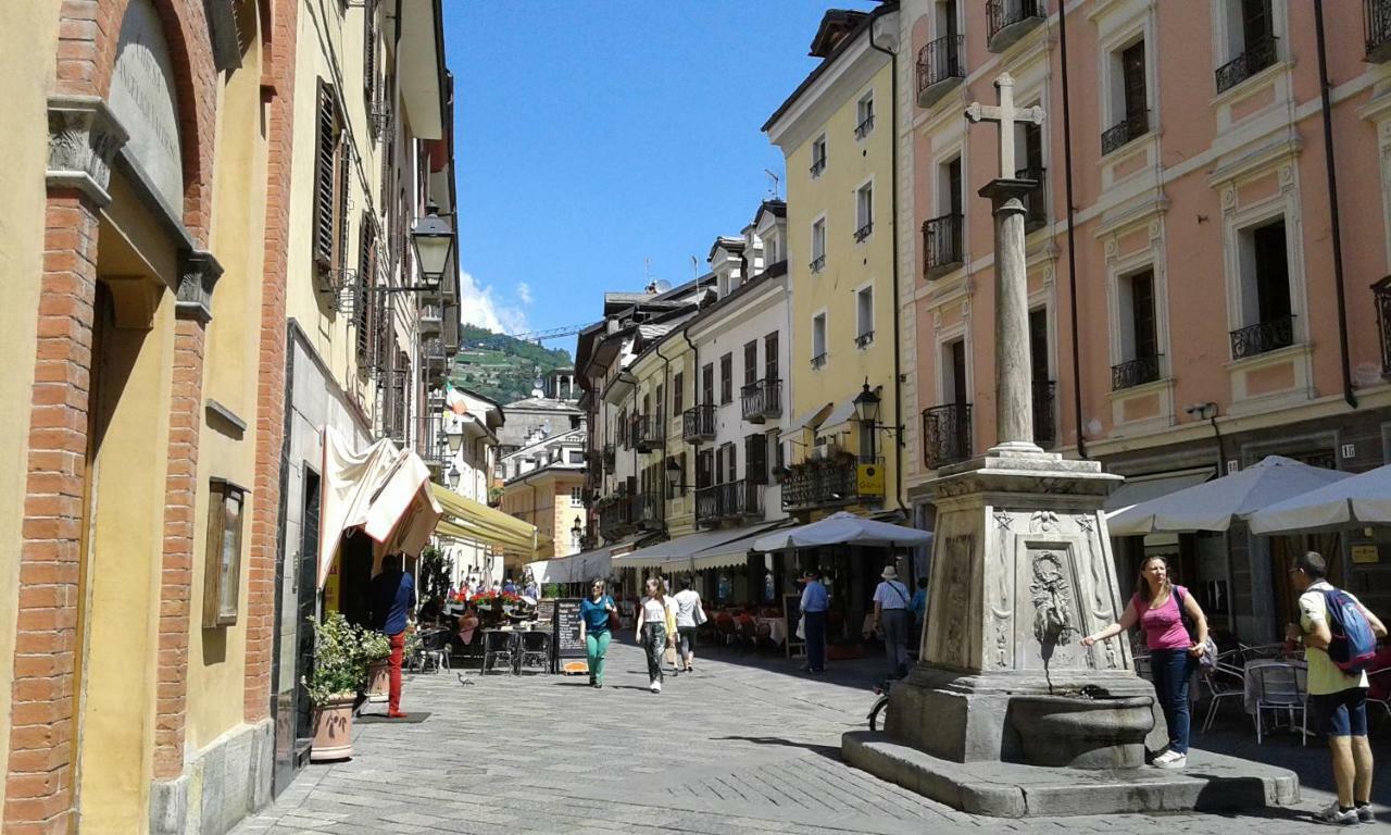 Appartamento Nel Centro Storico Di Aosta Con Vista Sui Ghiacciai Exterior foto